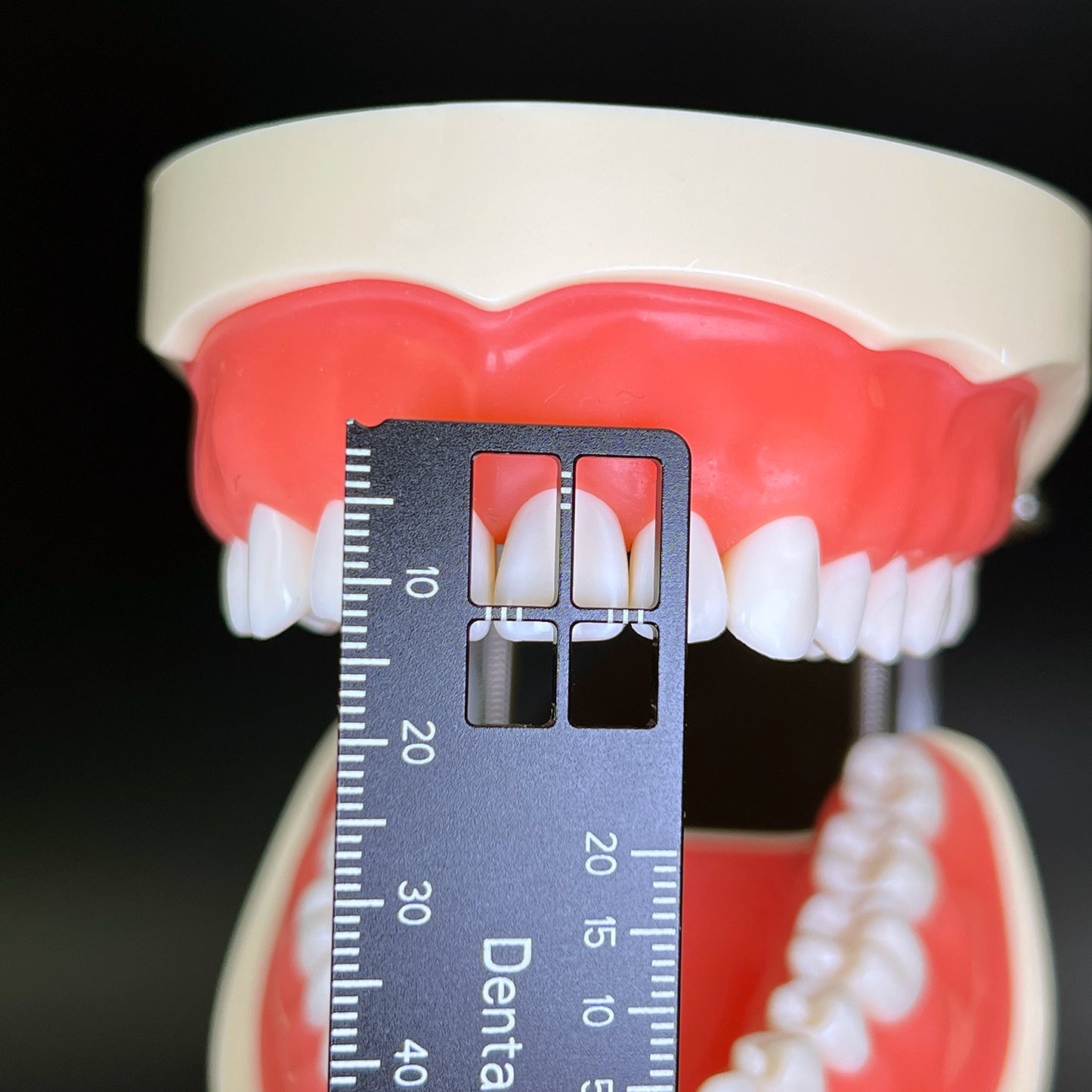 Régua de Medição de Precisão Odontológica